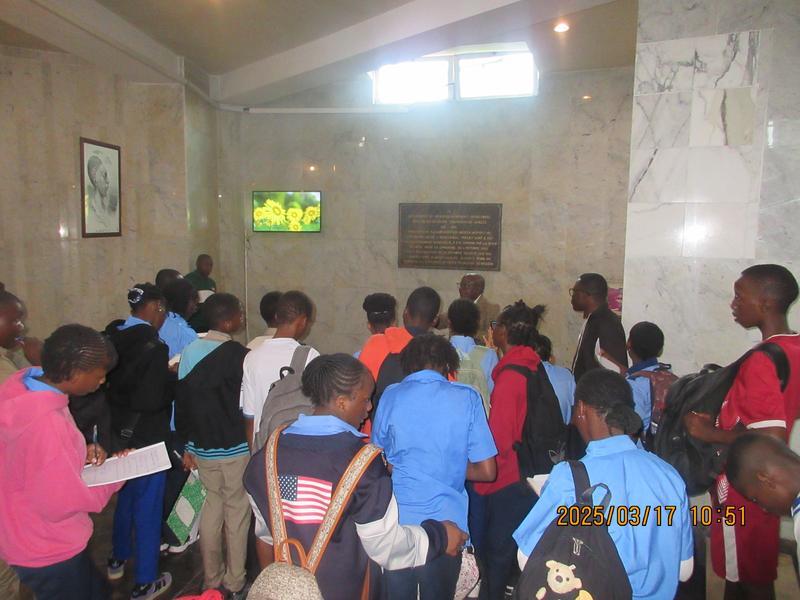 Les élèves de 5ème à la découverte du Mémorial Pierre Savorgnan De Brazza : une immersion dans l’histoire du royaume Téké